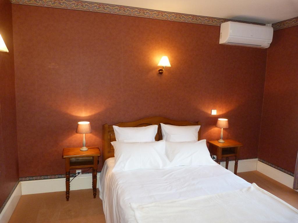Logis Hotel Restaurant La Tour De Ciron Carmaux Quarto foto